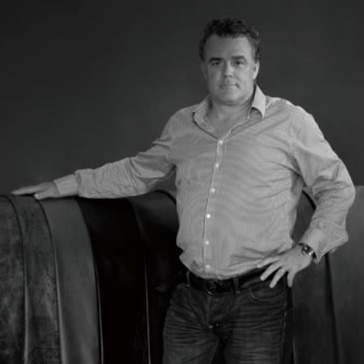 TIMOTHY OULTON(ティモシー・オルトン)