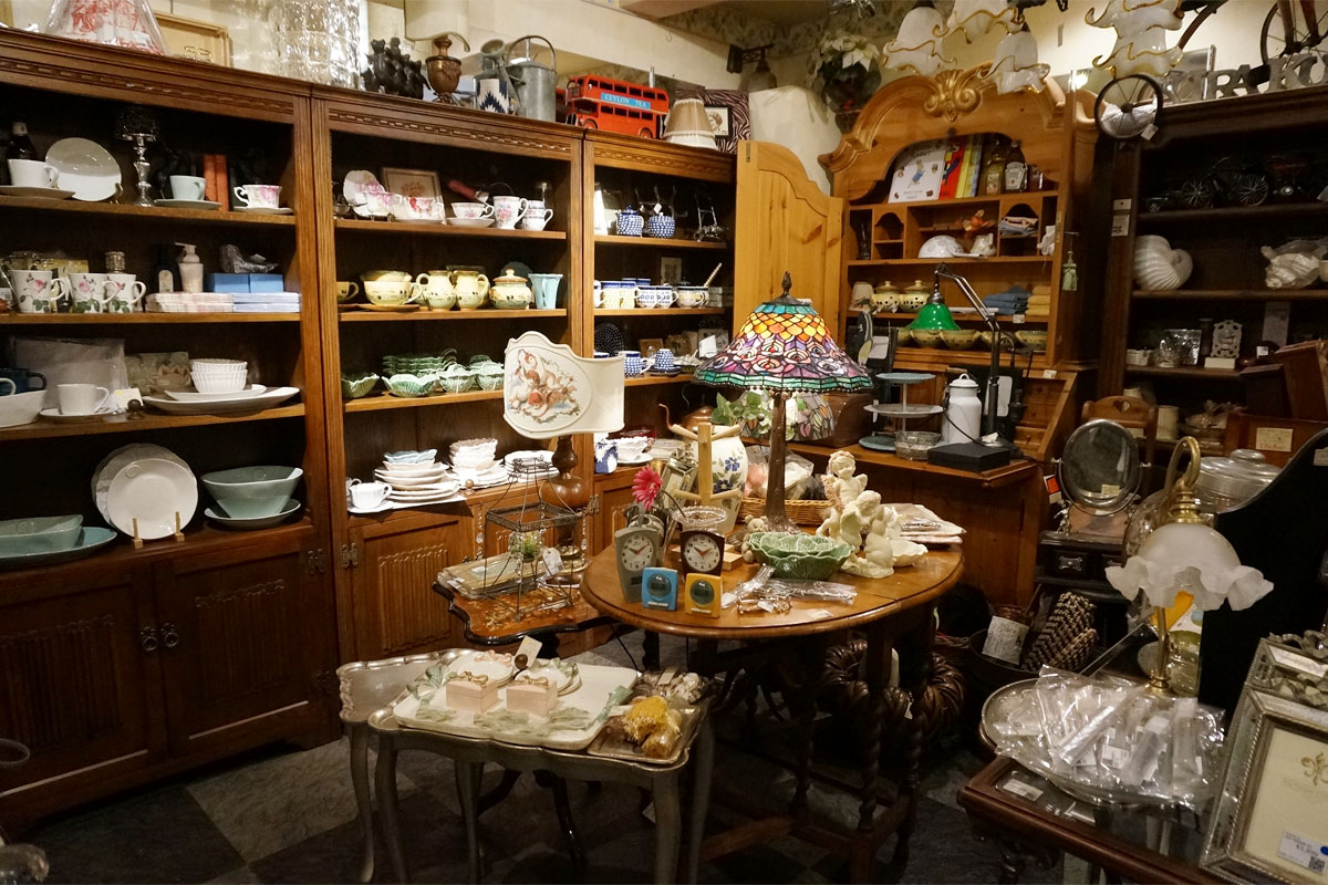 食器とインテリア雑貨の展示
